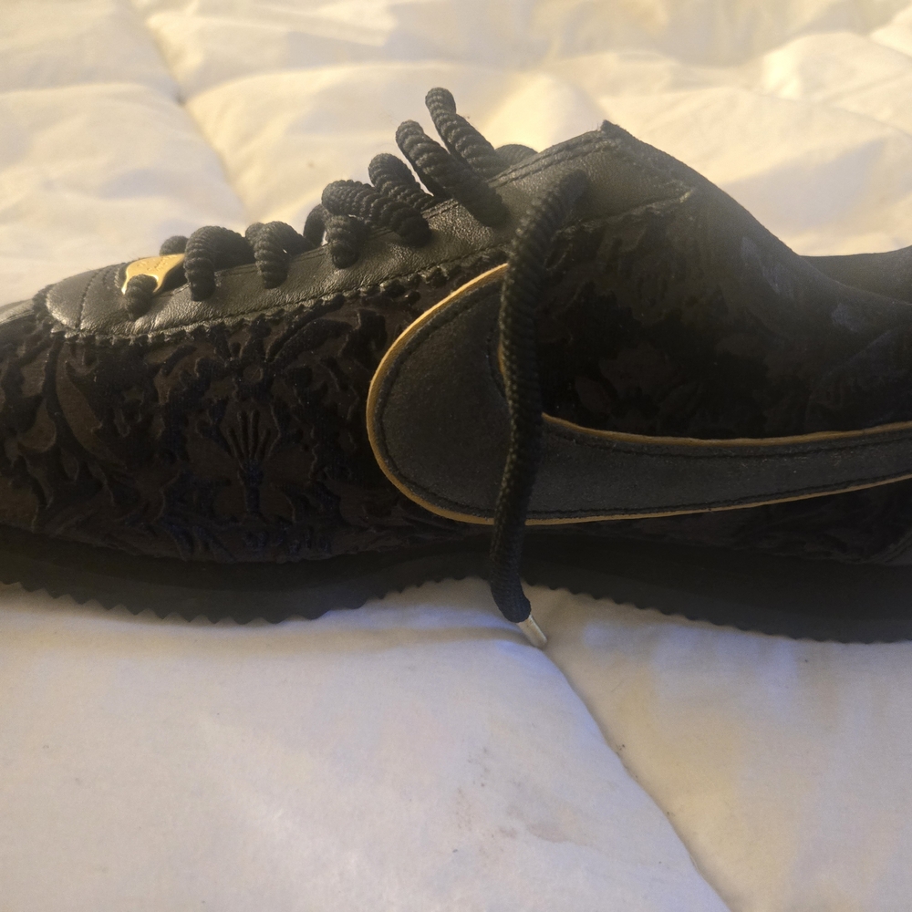Nike Classic Cortez Black Velvet Embossed Royalty Print Women's Size 10 - Picture 4 of 8